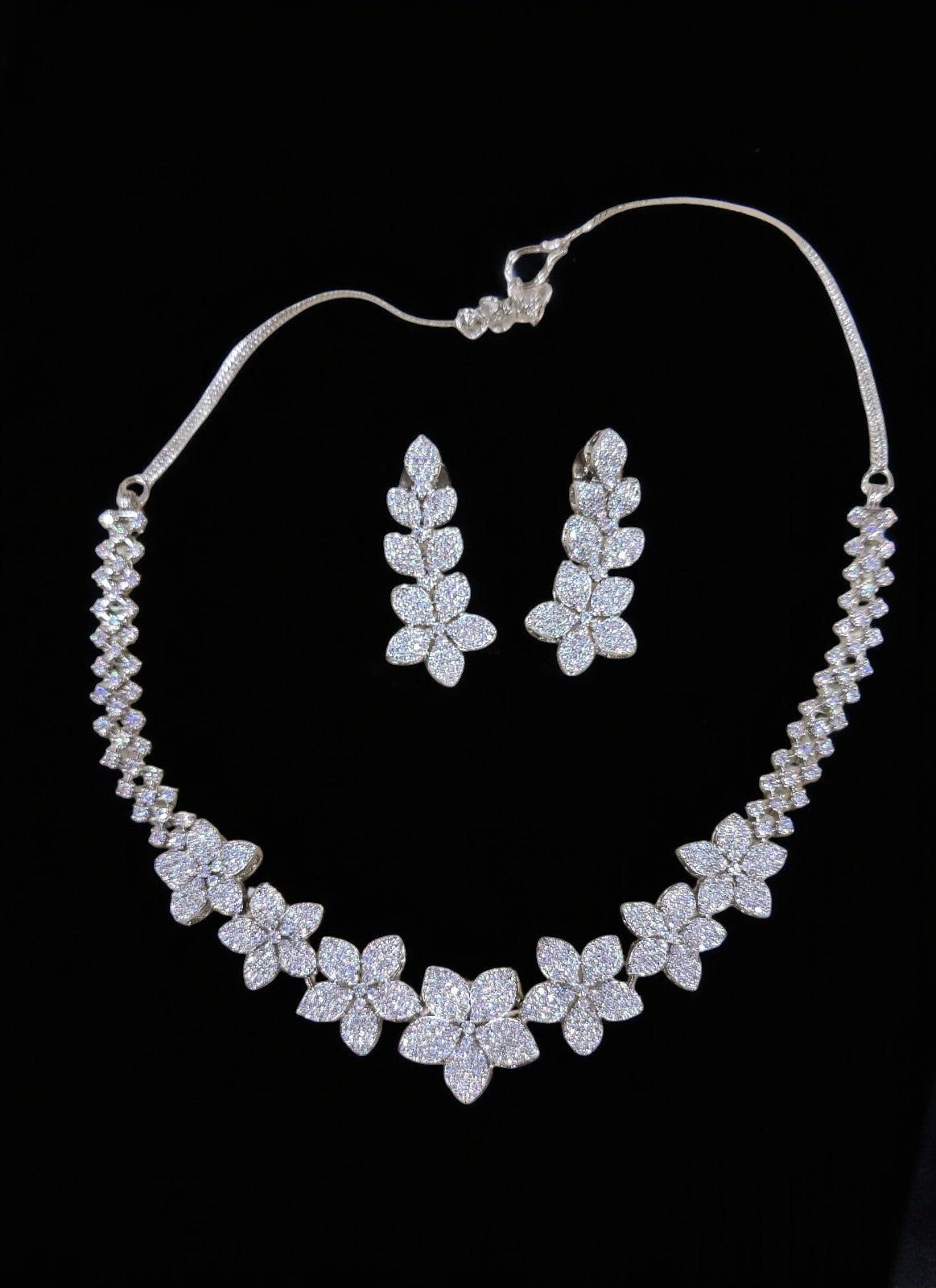 Sparkling Floral Diamond Necklace Set – Elegant Party Wear