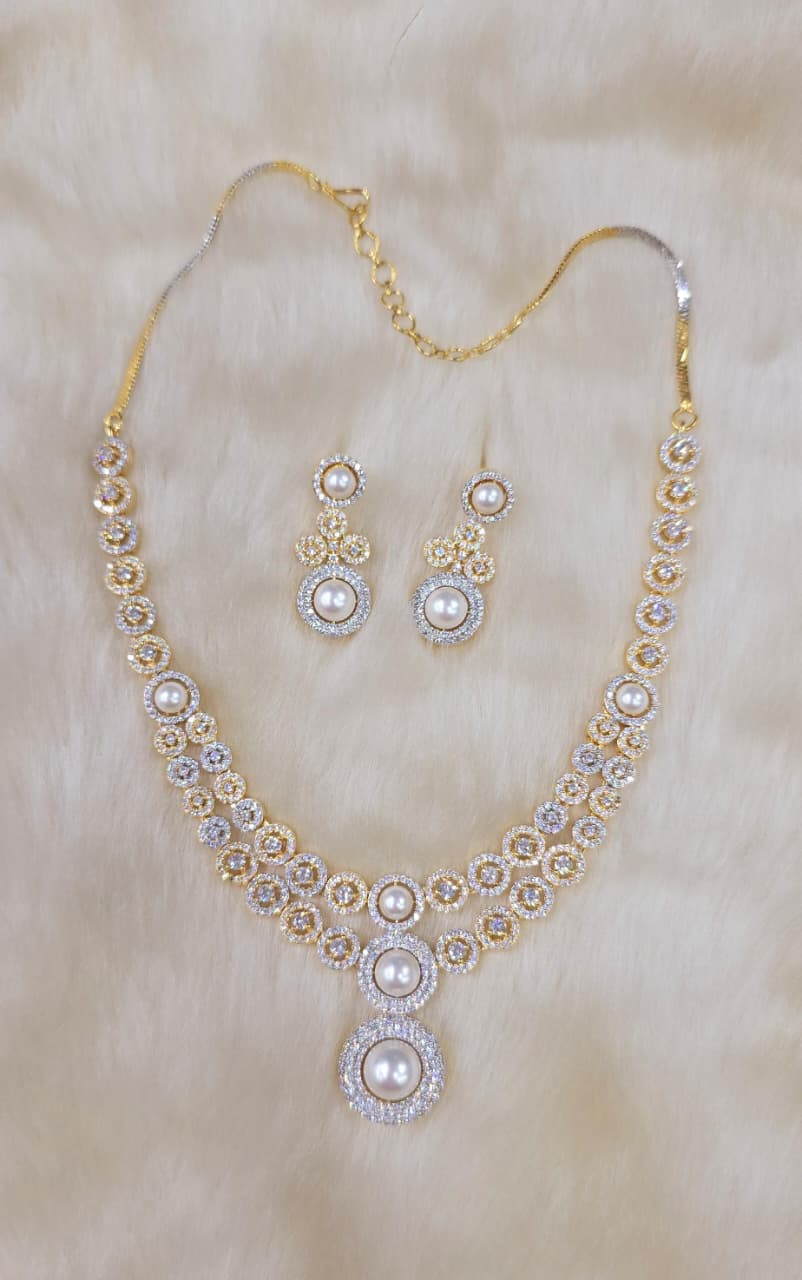 Elegant Gold-Plated Pearl and Crystal Necklace Set