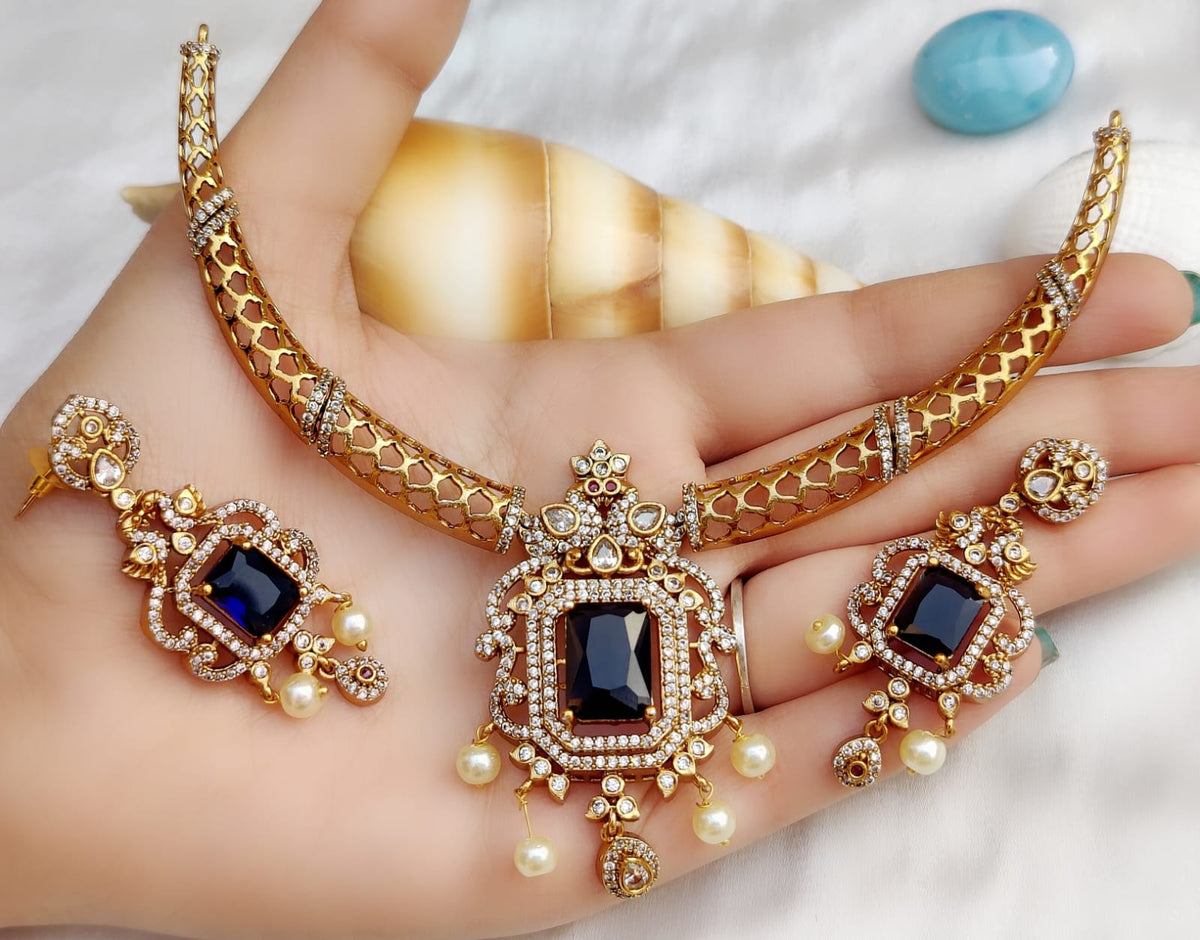 Modern Emerald Green & Diamond-Look Gold Choker Necklace Set with Pearl Drops