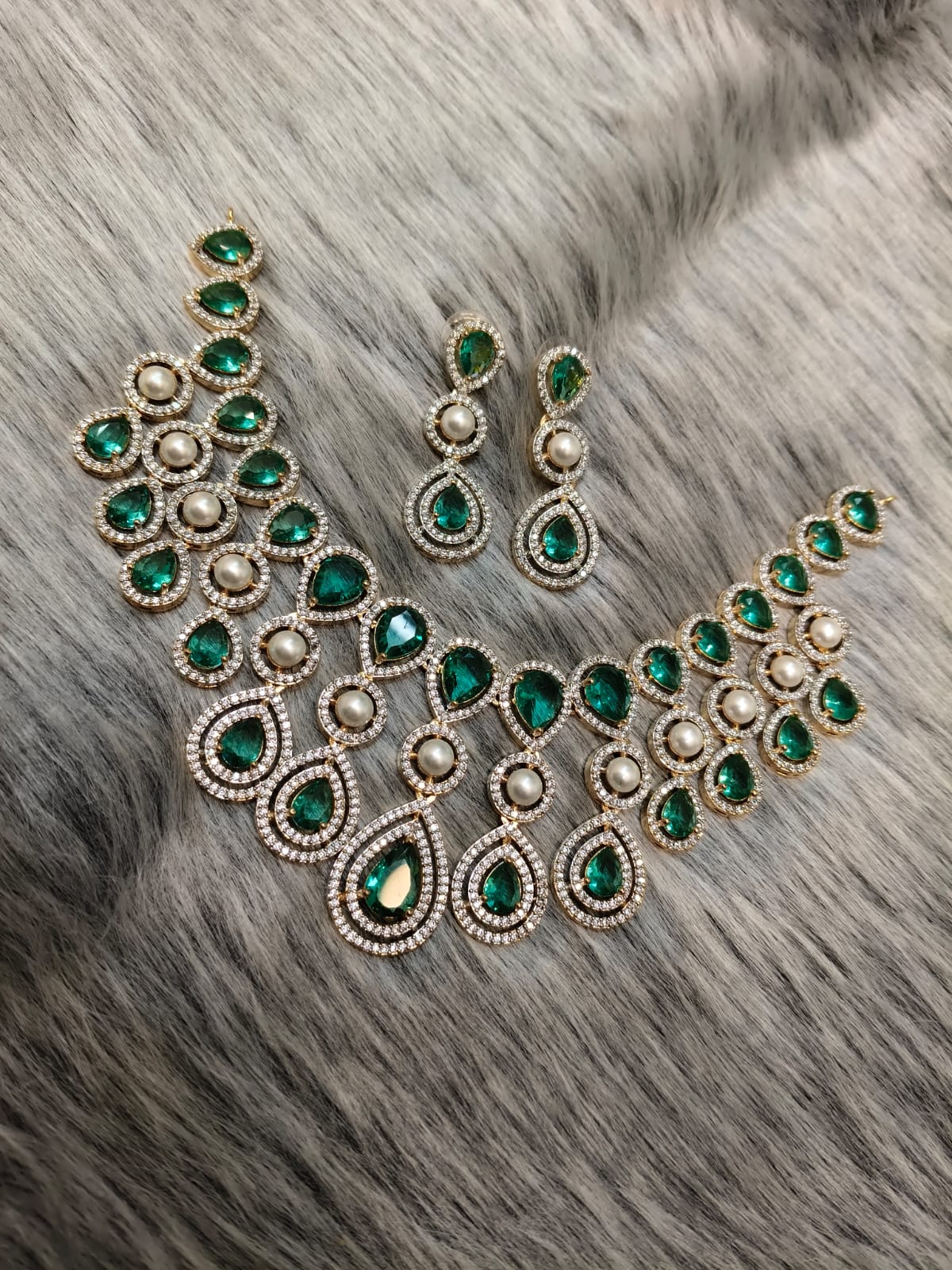 Royal Gold & Pearl Teardrop Necklace Set – Exquisite Bridal Grandeur - Libasaa.com