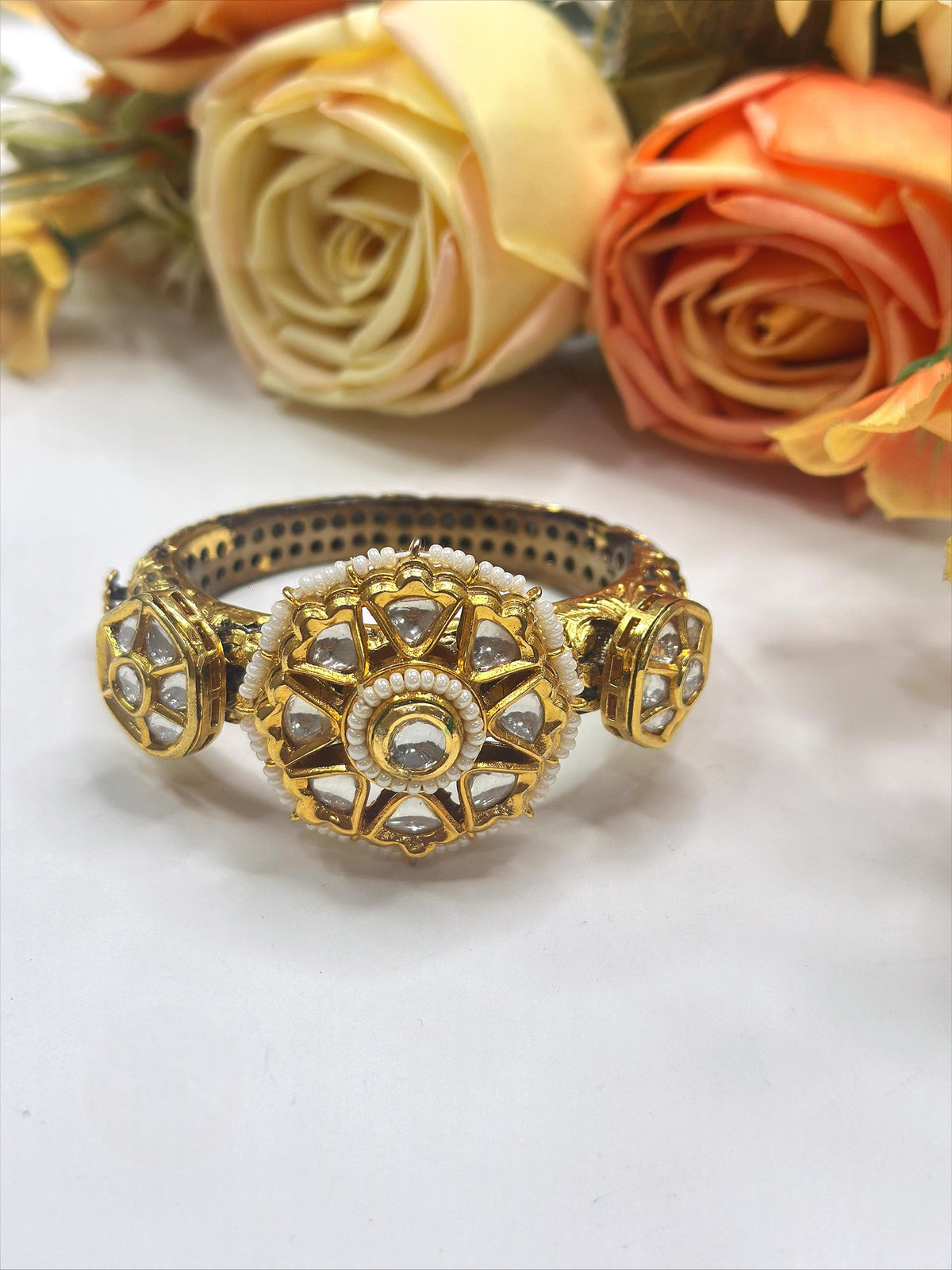 Royal Kundan Gold-Plated Bangle with Floral Motif – Traditional Indian Jewelry