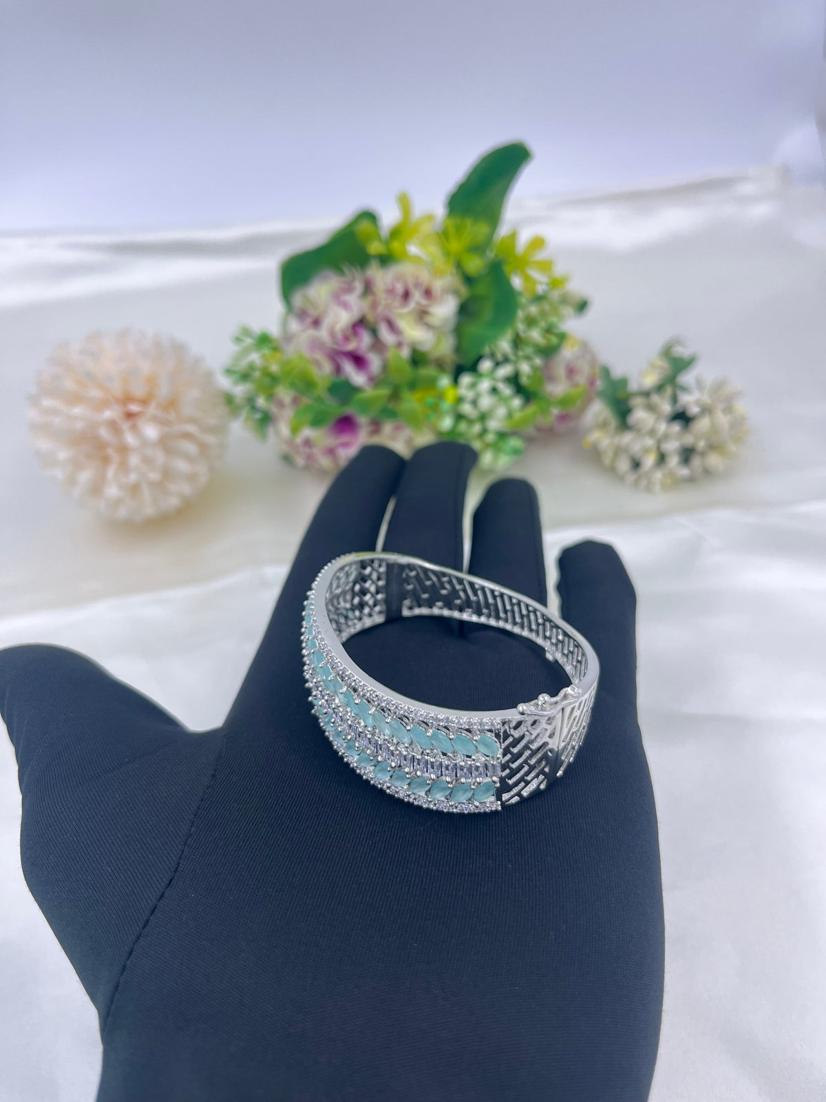 Pista Emerald Shine AD Openable Kada – Premium Gold Plated Bangle