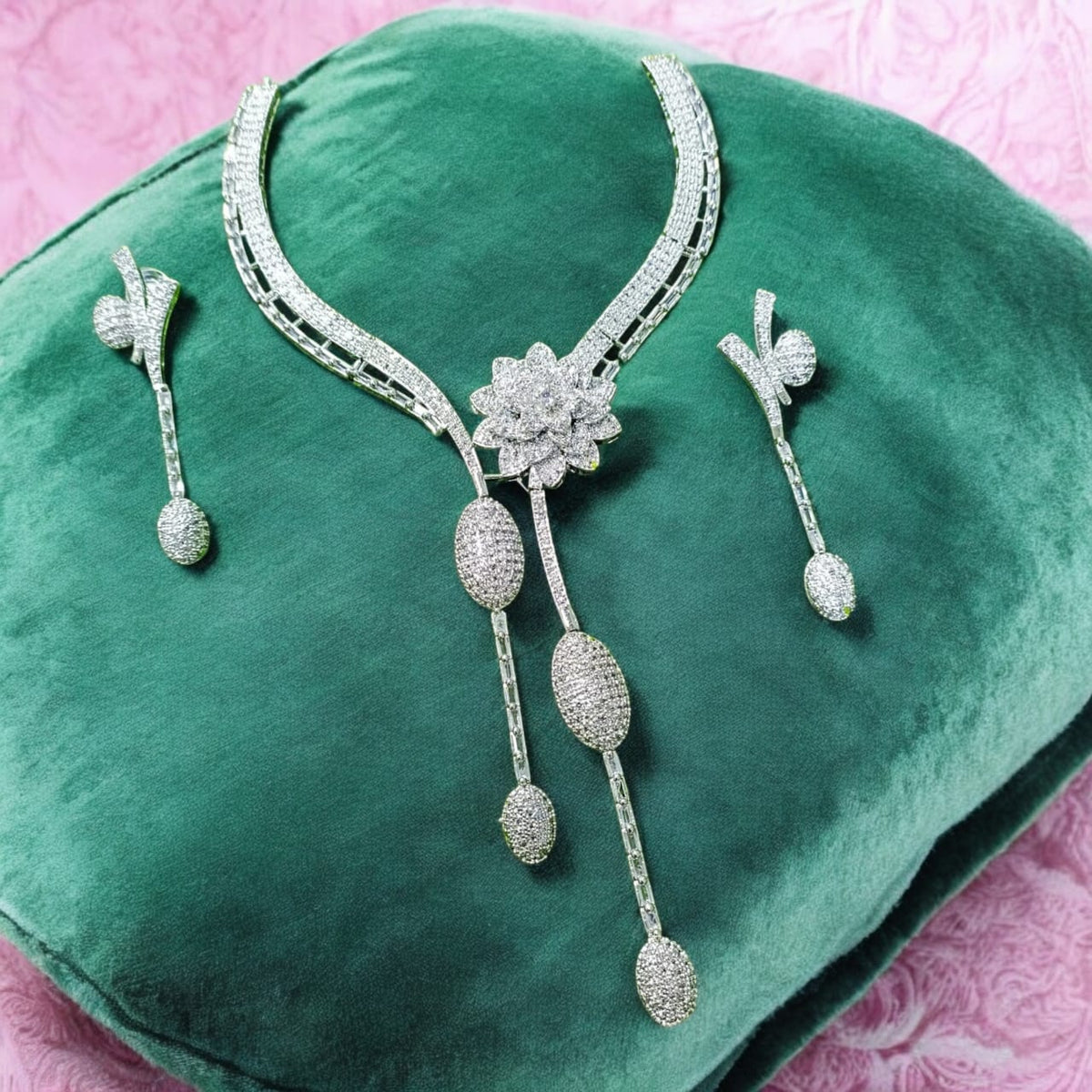 Indian Floral Inspired Silver Kundan Necklace Set, Pakistani Silver Floral Necklace Earrings Set, Bollywood Floral Jewelry Set