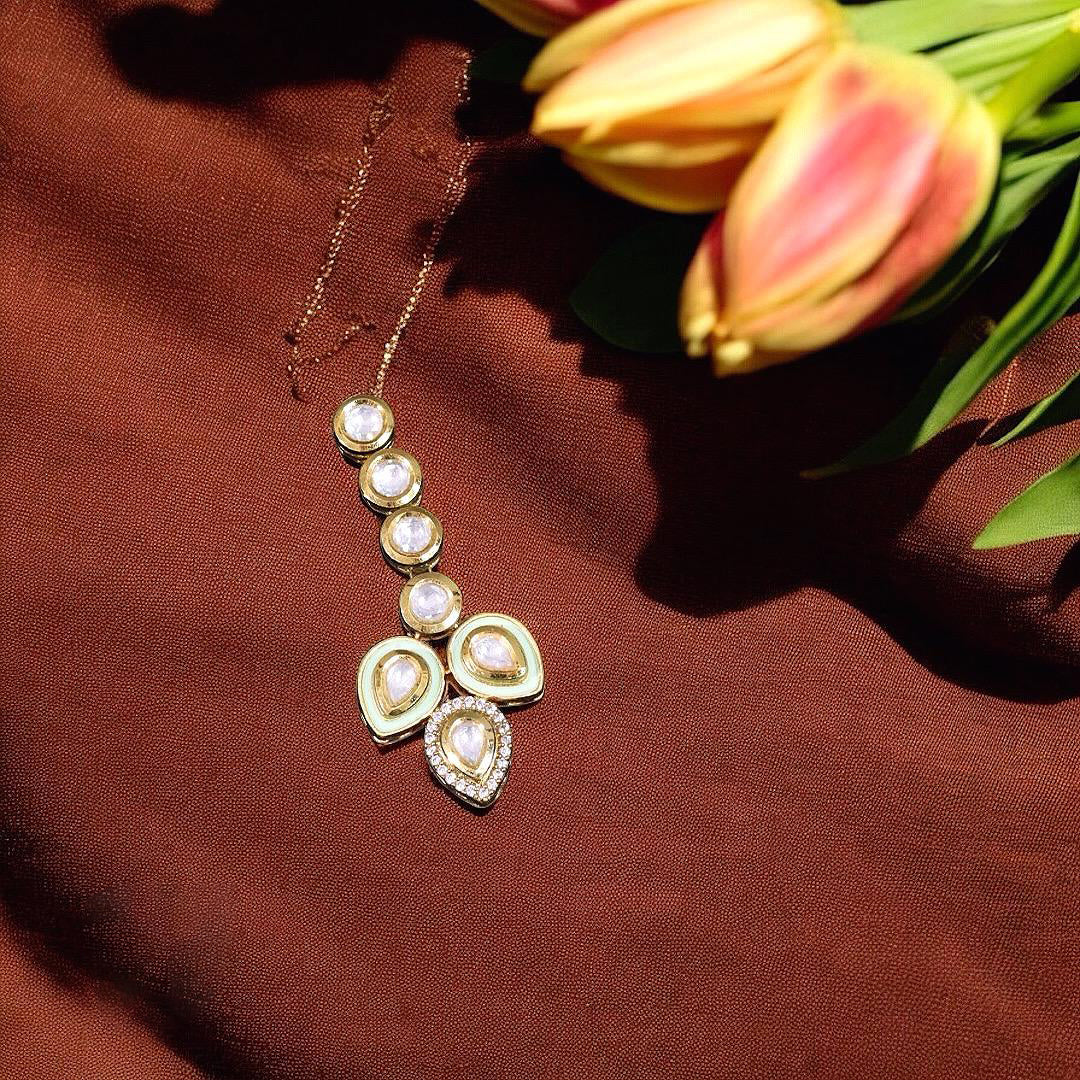 Indian Teardrop Golden Mangtikka For Wedding