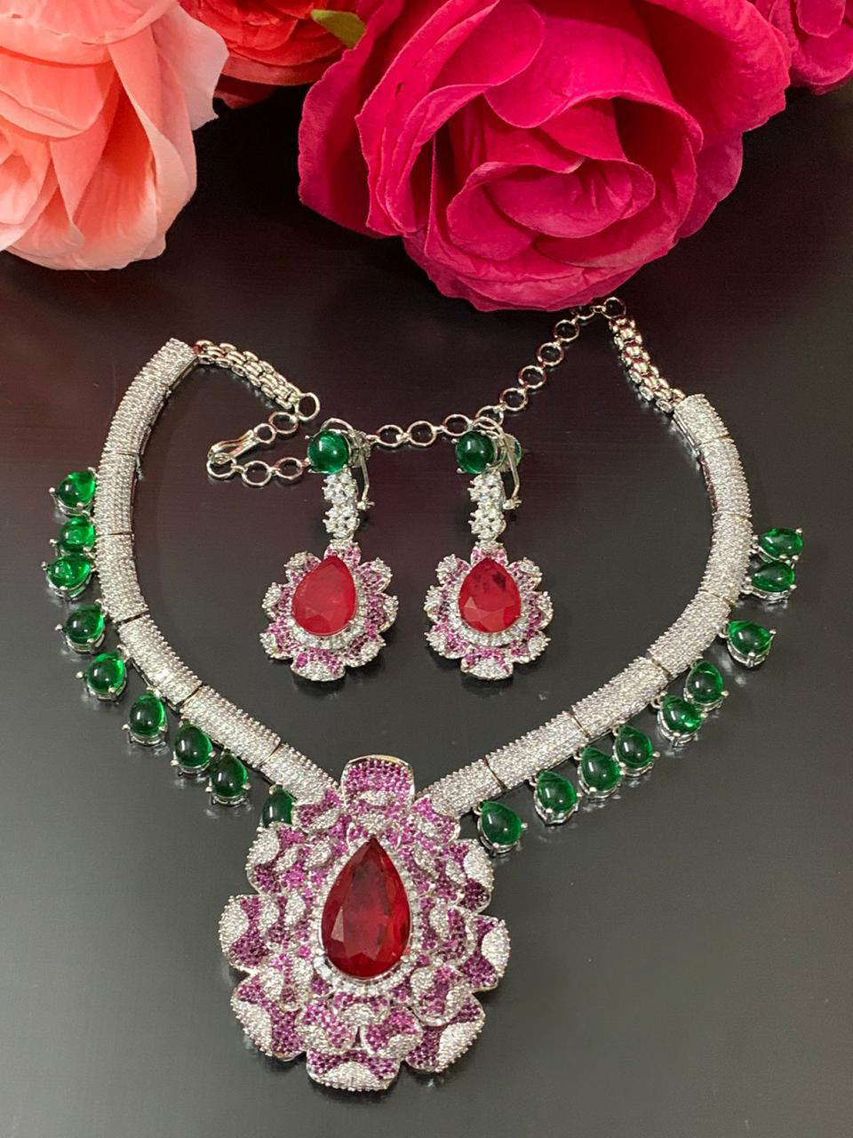Malaika Arora Inspired Floral Polki Necklace Set, Indian Celebrity Polki Necklace Set, Malaika Arora Jewelry Set, Bollywood Polki Jewelry Set, Pakistani Polki Jewelry