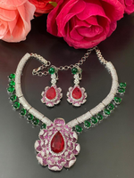 Malaika Arora Inspired Floral Polki Necklace Set, Indian Celebrity Polki Necklace Set, Malaika Arora Jewelry Set, Bollywood Polki Jewelry Set, Pakistani Polki Jewelry