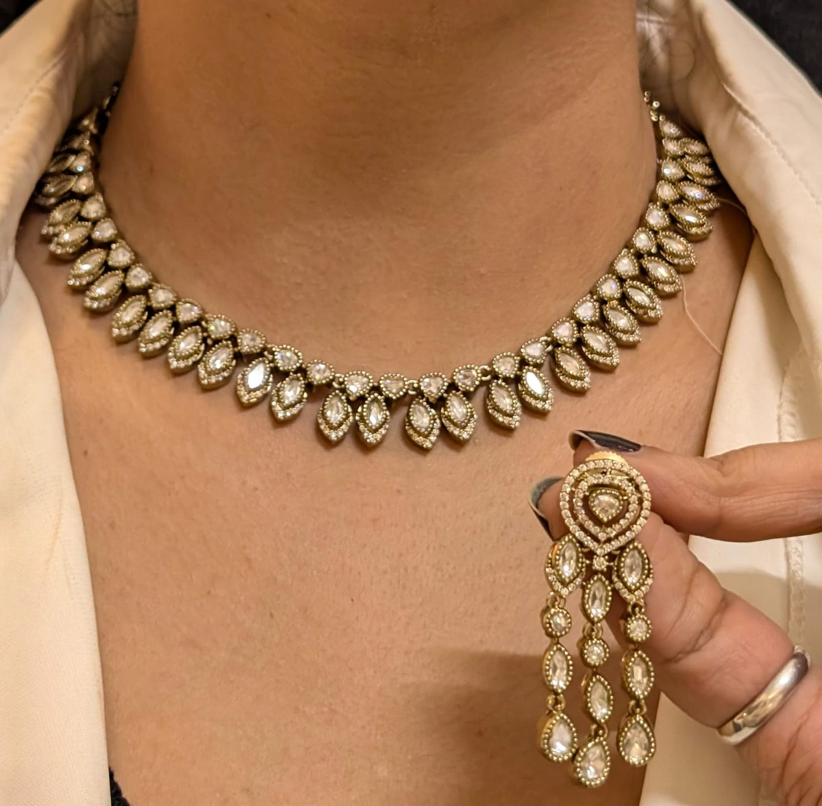 Luxurious Bollywood Designed Choker Matching Earrings, Indian Bridal Statement Earrings Set, Celebrity Inspired Jewelry Set, Pakistani Wedding Choker Set, Pakistani Bridal Jewelry Set, Wedding Choker Jewelry