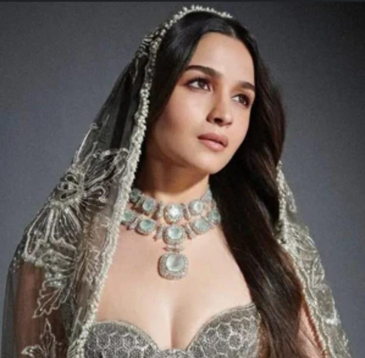 Alia Bhatt Inspired Polki Choker Earrings Mangtika Set