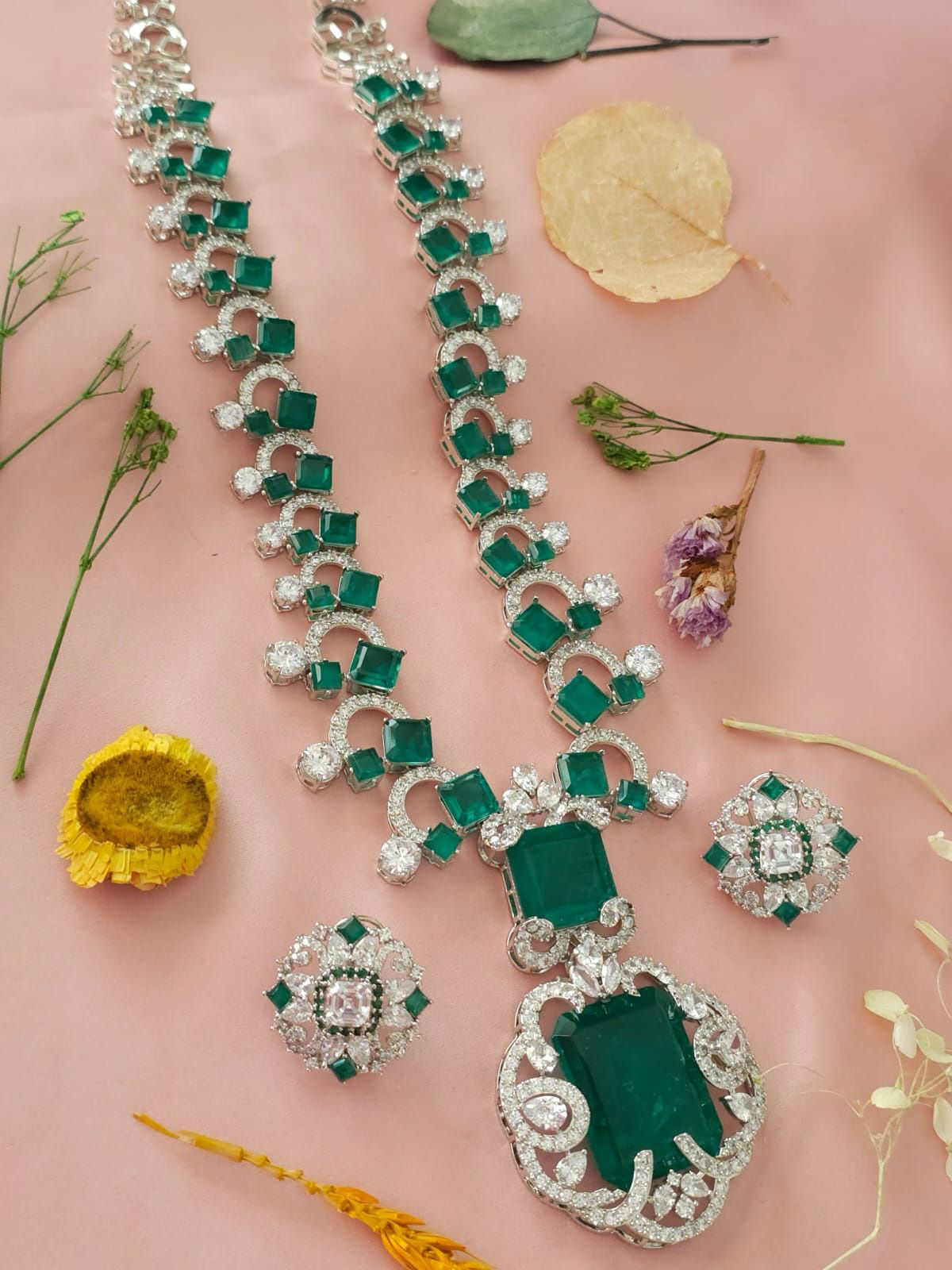 Nita Ambani Polki Stones Beaded Necklace Indian Jewelry Set, Nita Ambani Emerald Green Necklace Set, Nita Ambani Polki Jewelry Set, Bollywood Polki Necklace Set, Celebrity Polki Jewelry Set