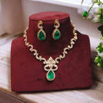 Elegant Emerald Green Teardrop Necklace Set, Indian Teardrop Necklace Set, Pakistani Polki Necklace Set, Indian Green Jewelry Set