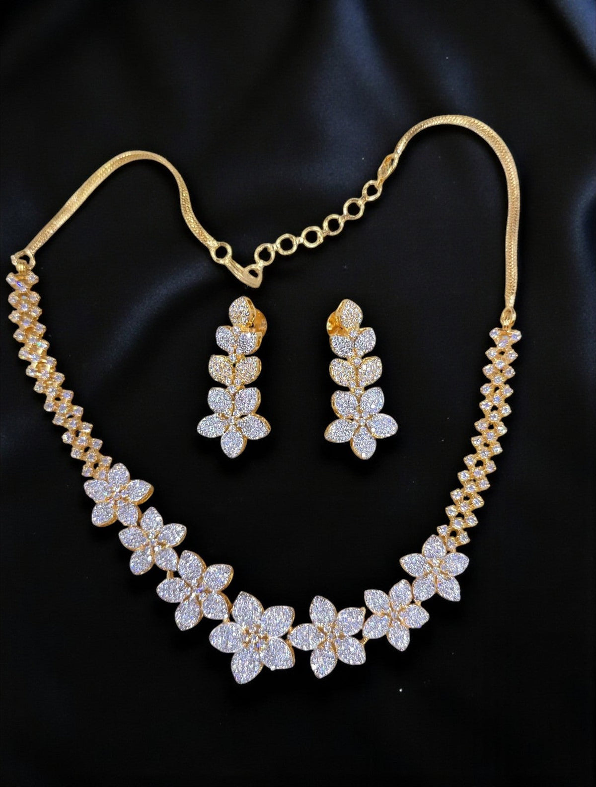 Sparkling Floral Diamond Necklace Set – Elegant Party Wear