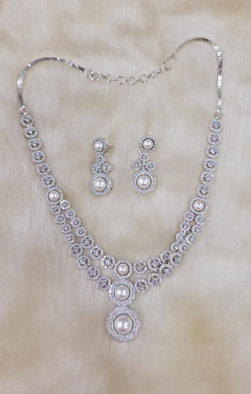 Elegant Gold-Plated Pearl and Crystal Necklace Set