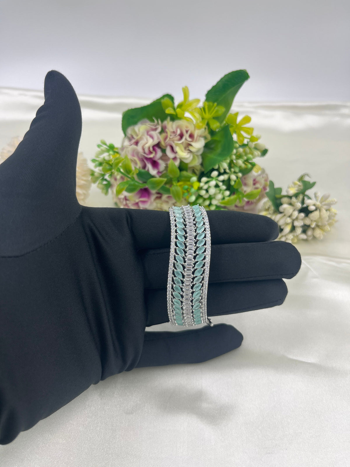 Pista Emerald Shine AD Openable Kada – Premium Gold Plated Bangle