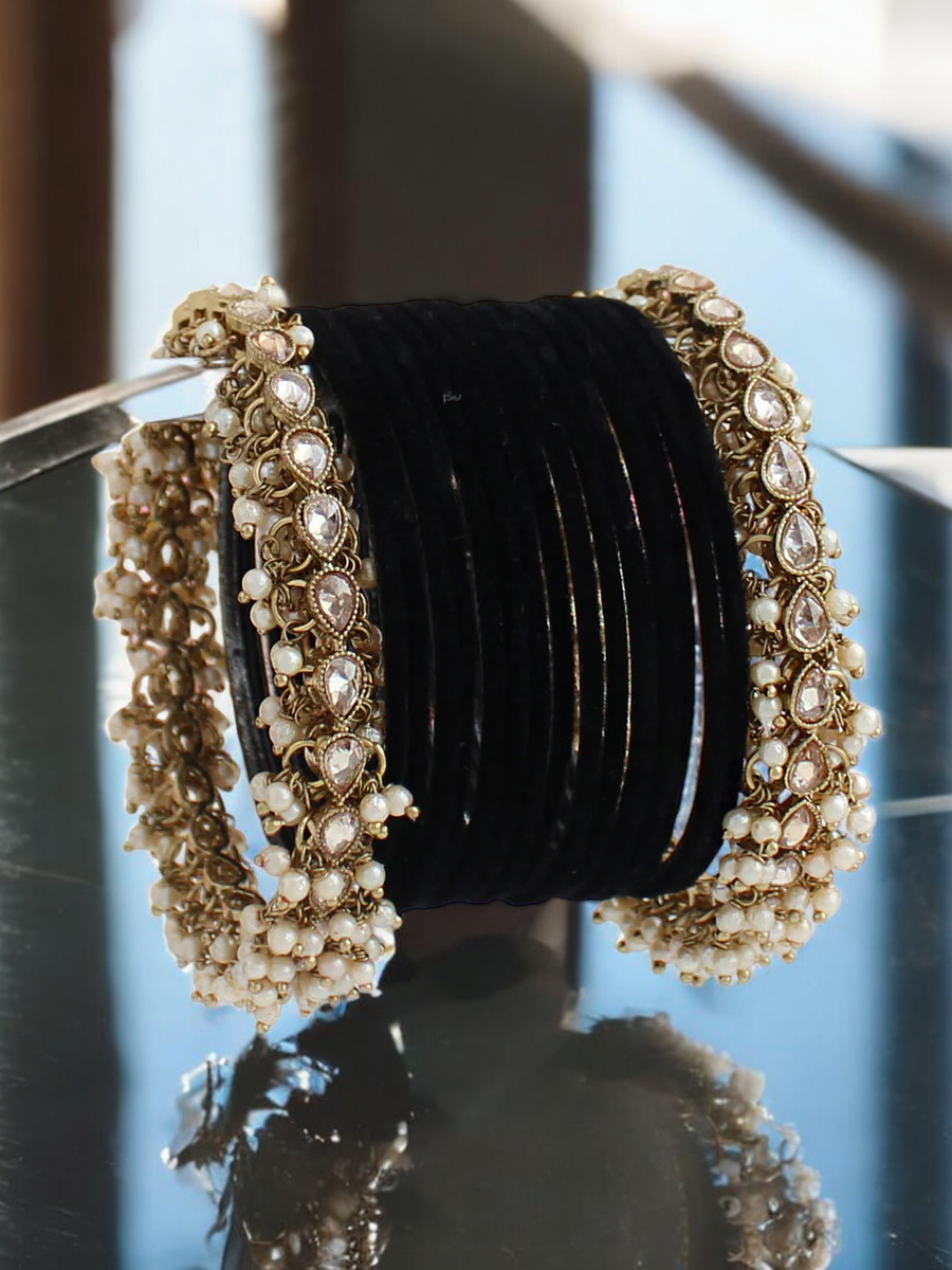 Pakistani Bridal Pearl Bangles Kundan Jewellery Set, Pakistani Wedding Pearl Bangles, Chura set, Bangles Set, Indian Jewellery Set,